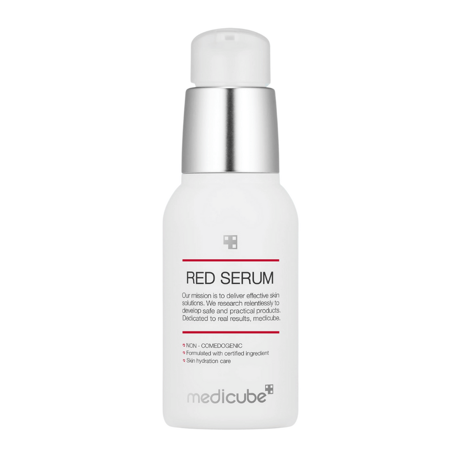 medicube Red Serum 2.0 – vit pumpflaska med silverdetaljer, framtagen för att återfukta huden och motverka finnar utan att täppa till porerna.