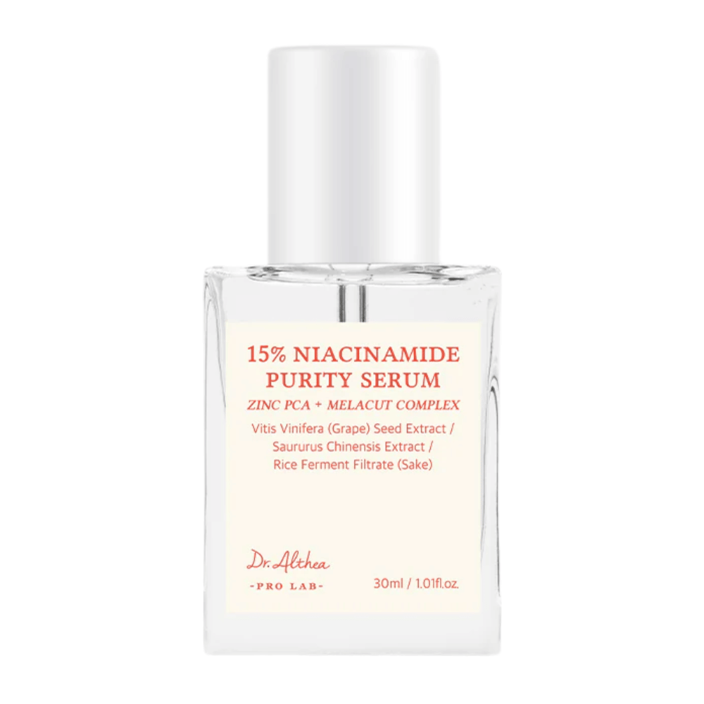 Dr. Althea 15% Niacinamide Purity Serum er et avansert serum som kombinerer 15% niacinamid med Zinc PCA og MELACUT COMPLEX for å lysne, redusere porer og forbedre hudens tekstur. Perfekt for en strålende og jevn hudtone.