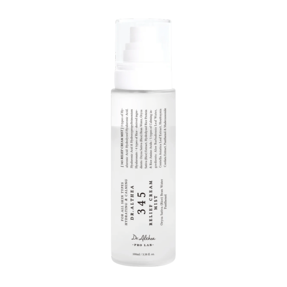 Dr. Althea 345 Relief Cream Mist på hvit bakgrunn, en lett ansiktsmist med tofaseformel som fukter, beroliger og styrker huden hele dagen.
