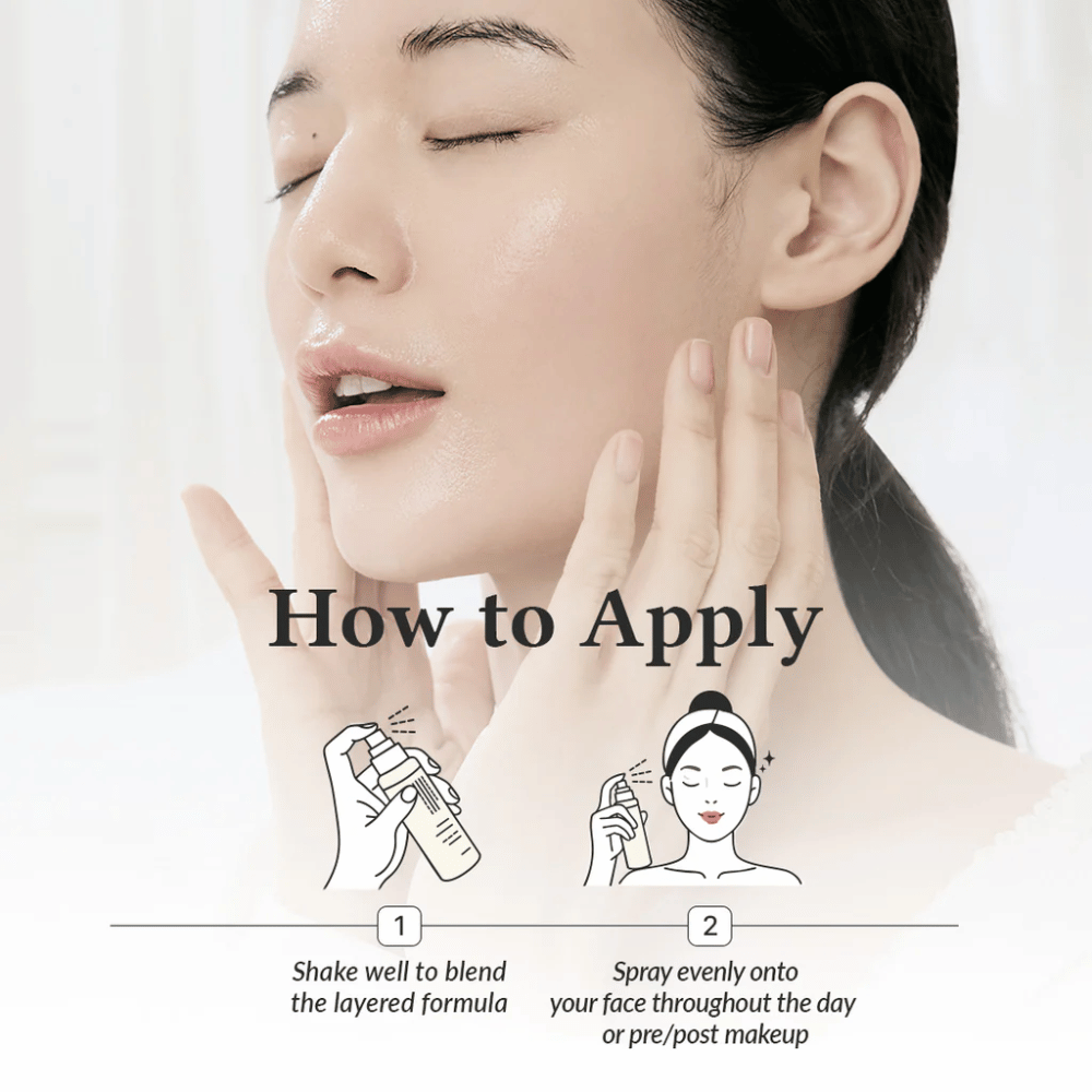 Hvordan man påfører Dr. Althea 345 Relief Cream Mist, der modellen sprayer ansiktet for jevn fuktighet før og etter sminke med en finfordelt mist.