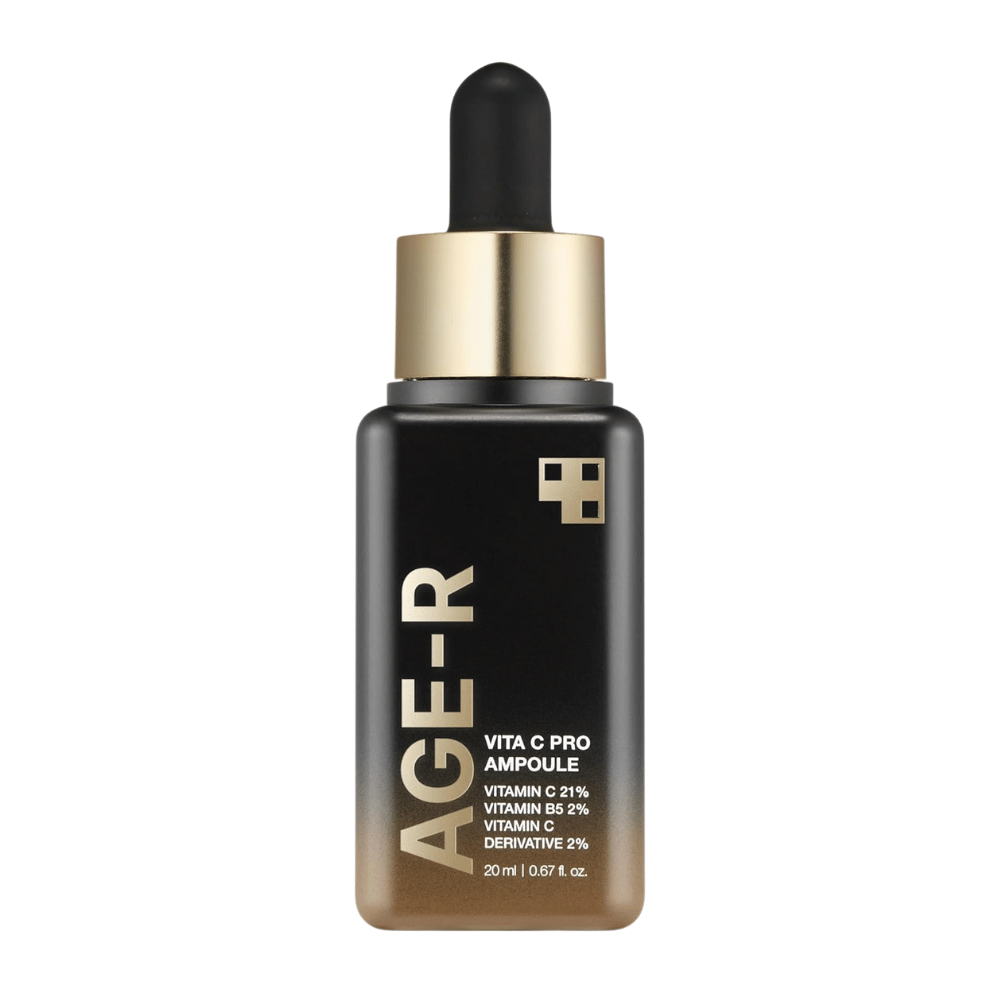 Flaske av Medicube Age-R Vita C Pro Ampoule, et produkt som inneholder 21% vitamin C, 2% vitamin B5 og 2% vitamin C-derivat. Den svarte og gullfargede emballasjen har en pipette for nøyaktig påføring. Produktet er designet for å lysne opp og forbedre hudens struktur.