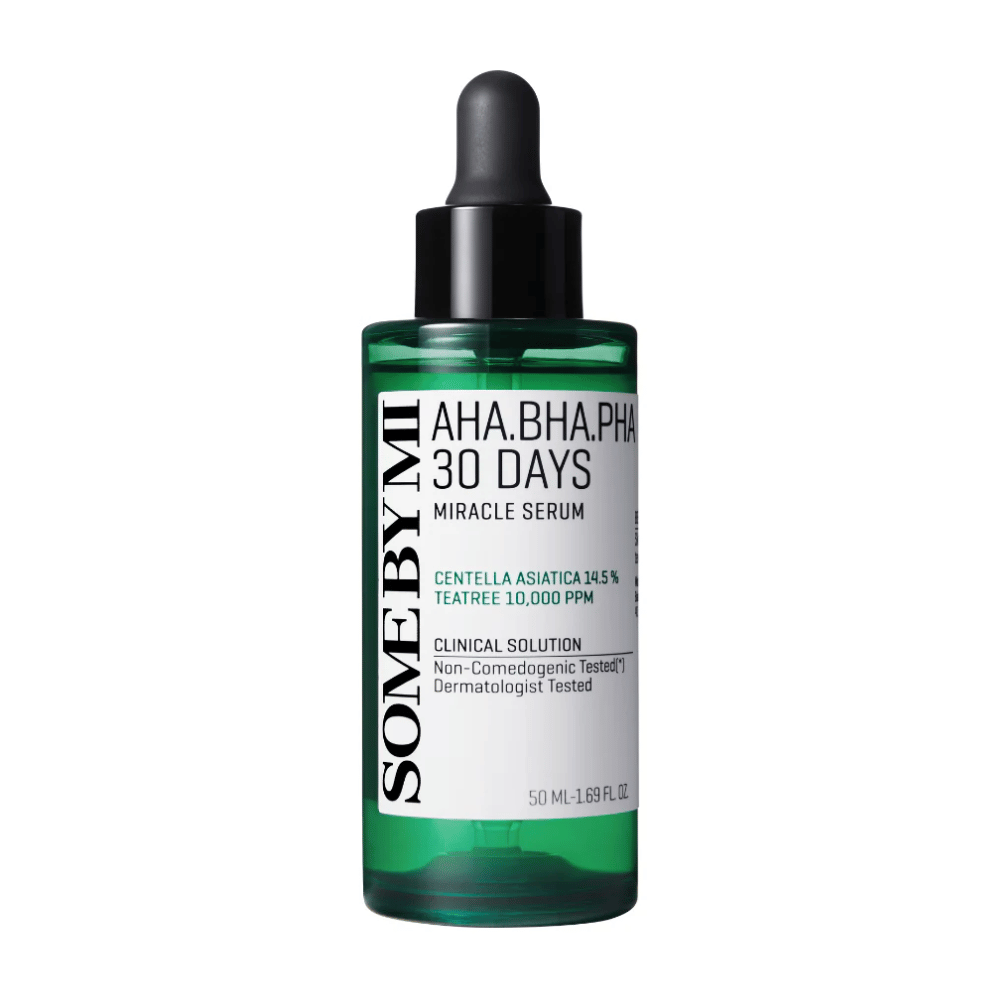 Some By Mi AHA, BHA, PHA 30 Days Miracle Serum er et kraftfullt serum som revolusjonerer din hudpleie! Med 14,5% centella asiatica og 10,000 ppm tetreolje, tilbyr denne formelen en intensiv behandling mot urenheter og ujevn hudtone. Serumet er dermatologisk testet og ikke-komedogent, noe som gjør det trygt for alle hudtyper, inkludert sensitiv hud. Etter bare 30 dager kan du forvente synlige forbedringer i hudens klarhet og struktur. Fukt, berolige og gi huden din den kjærligheten den fortjener!