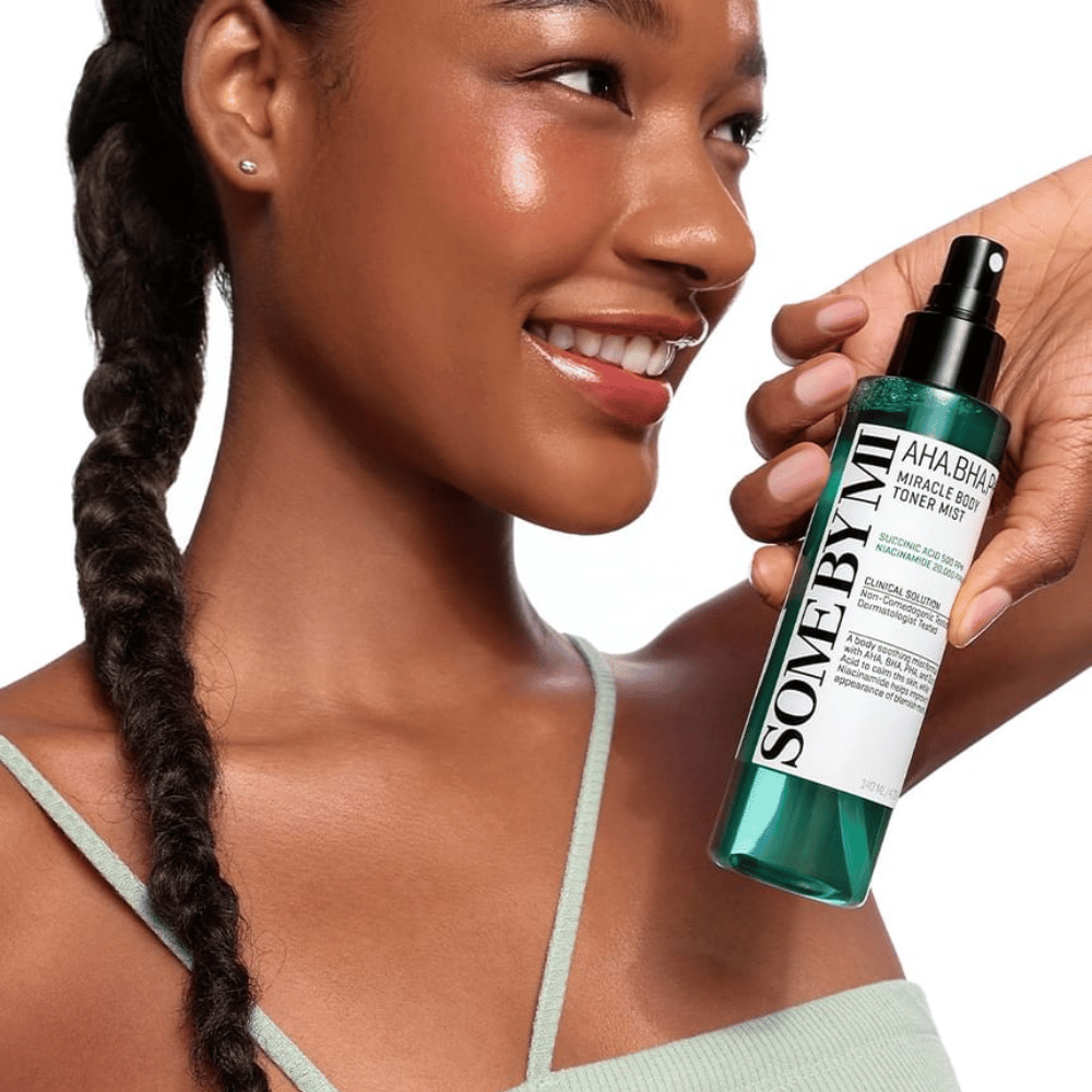 Some By Mi AHA BHA PHA Miracle Body Toner Mist hudpleie – kroppsspray som hjelper til med å pleie huden, redusere urenheter og gi en frisk følelse.