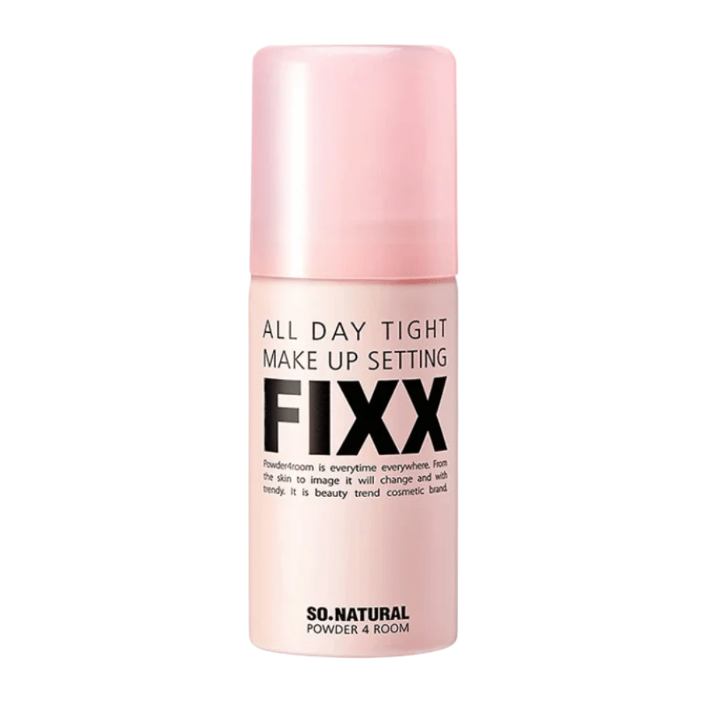 5. So Natural All Day Tight Make Up Setting Fixx – rosa fikseringsspray for sminke mot hvit bakgrunn