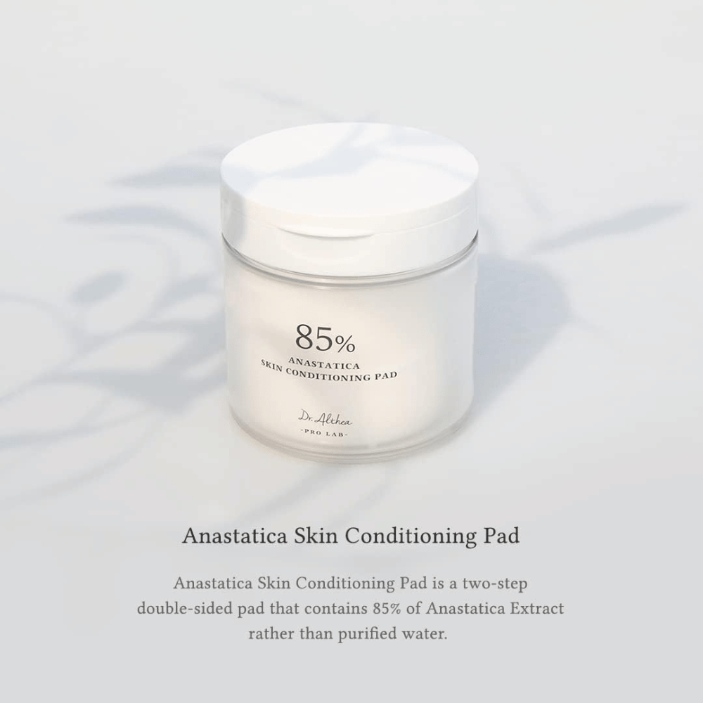 Dr. Althea 85% Anastatica Skin Conditioning Pad med 85 % Anastatica-ekstrakt som fukter, styrker hudbarrieren og gir mykere hud.