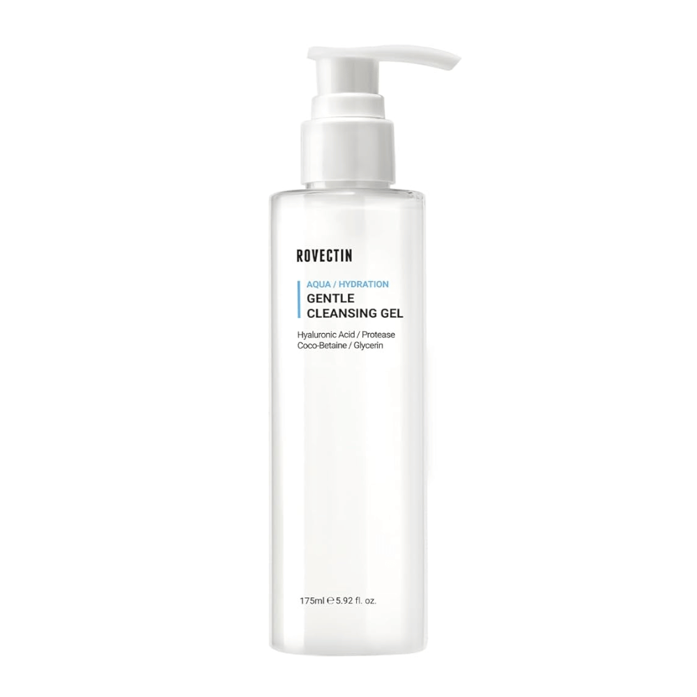 En vit pumpflaska med Rovectin Aqua Hydration Gentle Cleansing Gel, isolerad på en vit bakgrund.