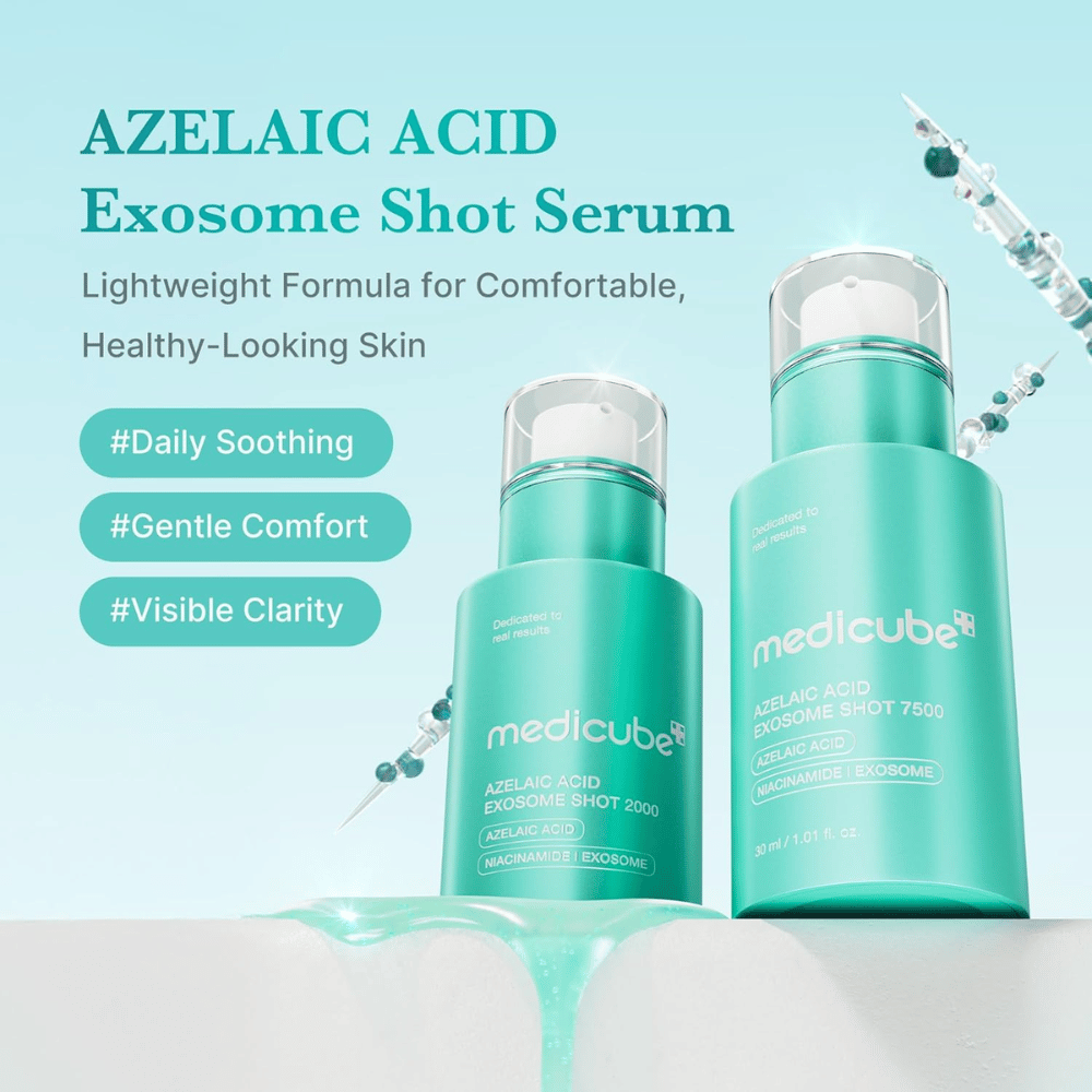 Produktbilde som viser både Azelaic Acid Exosome Shot 2000 og 7500. Det turkise designet forsterker produktets friske og beroligende profil, mens budskap som daglig pleie, komfort og forbedret hudklarhet fremheves. Dekorative illustrasjoner av spikler og serumdråper gir et vitenskapelig og avansert inntrykk.