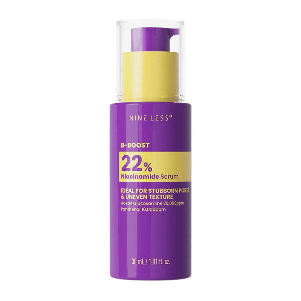 7. NINE LESS B-Boost 22% Niacinamide Serum 30 ml – lilla pumpeflaske med 22 % niacinamid mot ujevn hudstruktur