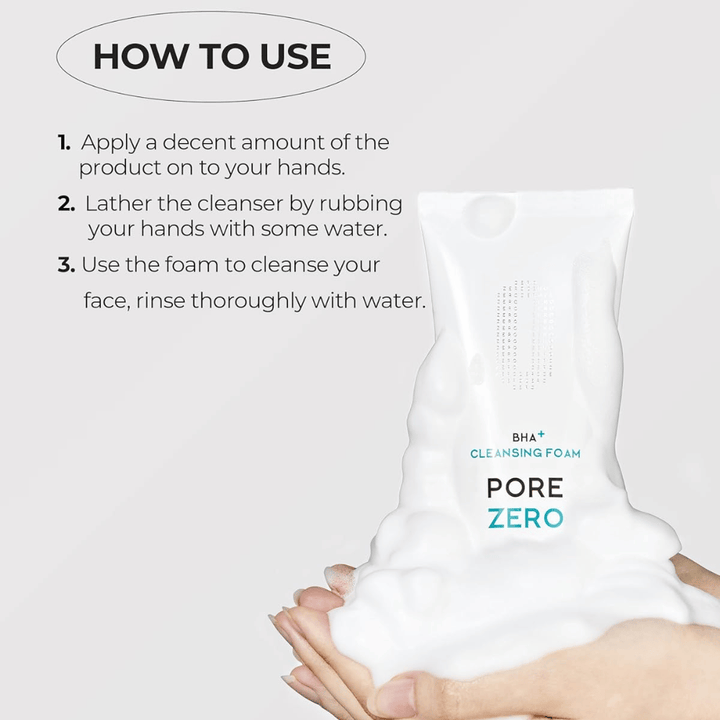 Instruksjonsbilde som viser hvordan Be The Skin BHA+ Pore Zero Cleansing Foam brukes trinn for trinn. Produktet vises sammen med rikelig skum for å fremheve den myke og skummende rensen.