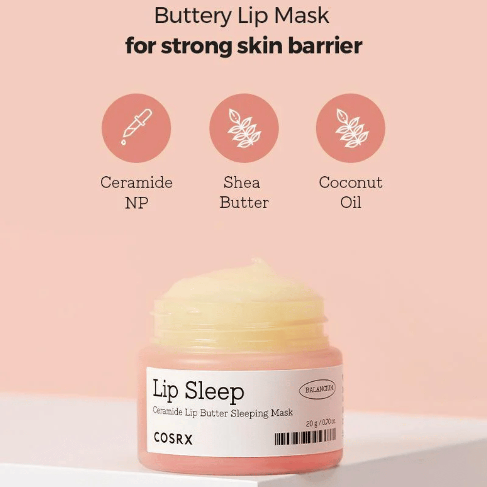 COSRX Lip Sleep med tekst om ingredienser: ceramide NP, sheasmør og kokosolje – en smøraktig nattmaske som styrker leppenes beskyttelsesbarriere.