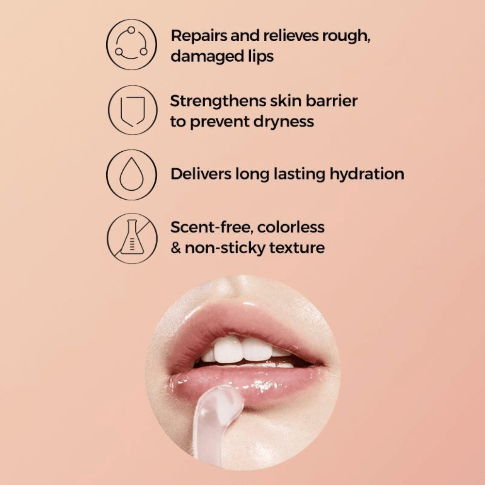 Nærbilde av lepper med COSRX Lip Sleep-maske som påføres. Teksten fremhever produktets egenskaper: reparerer sprukne lepper, styrker hudbarrieren og gir langvarig fukt.