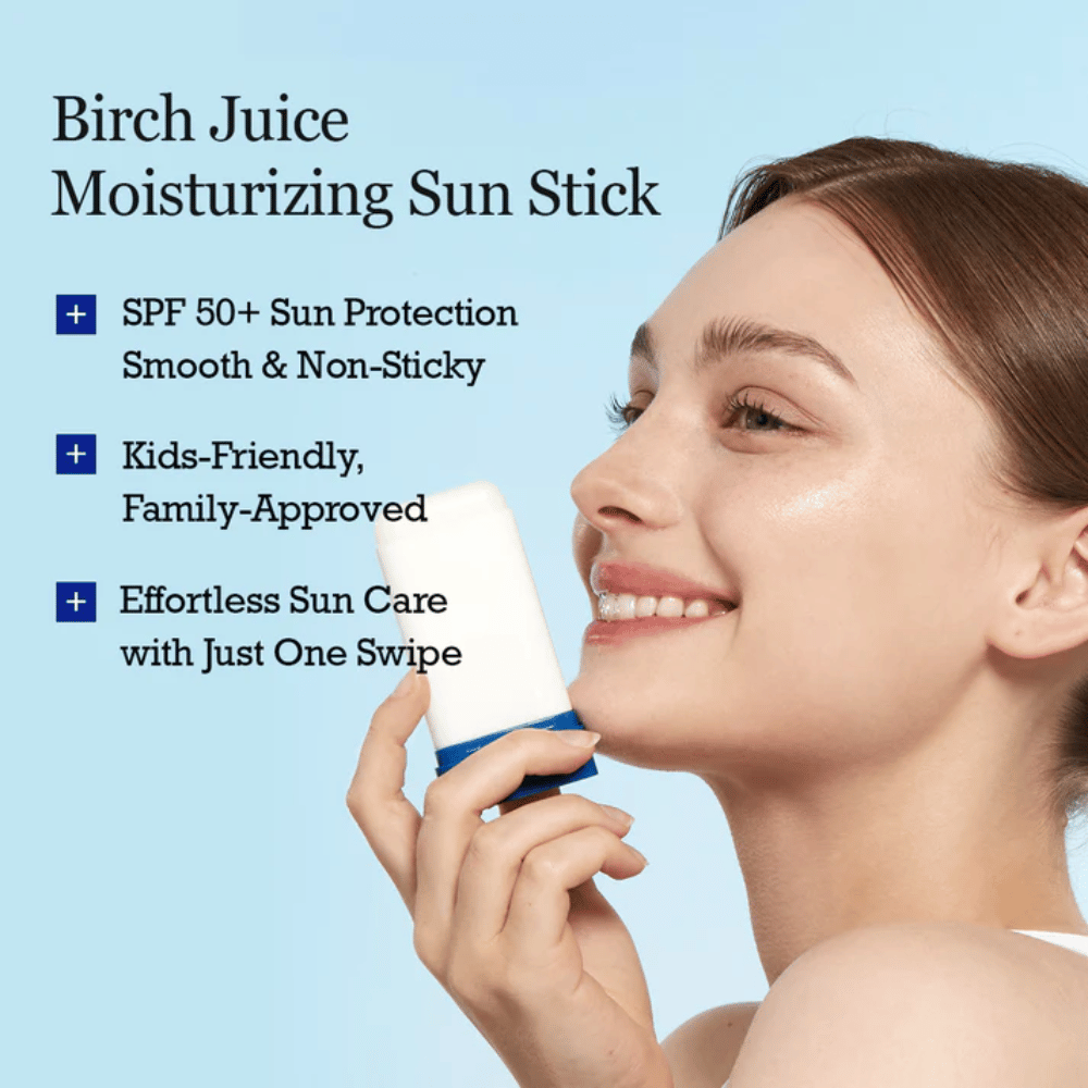 Person påfører ROUND LAB Birch Juice Moisturizing Sun Stick i ansiktet for smidig, fuktgivende solbeskyttelse