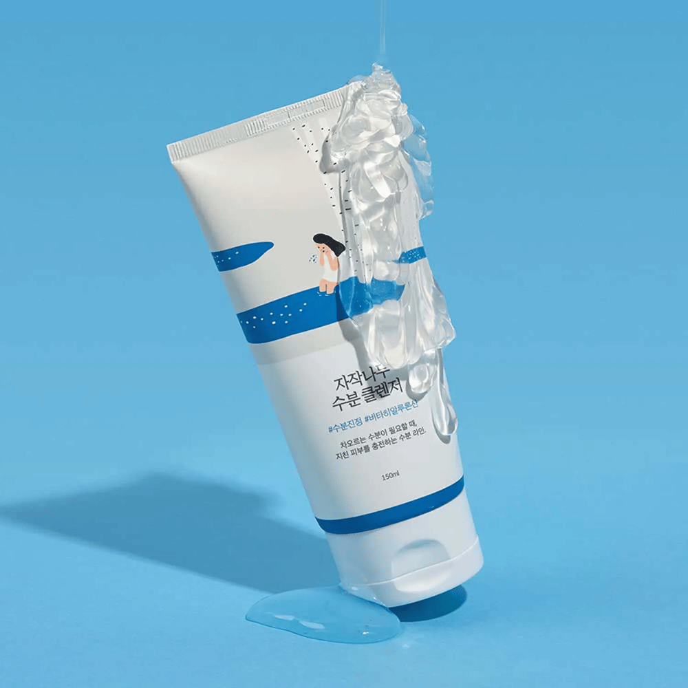 ROUND LAB Birch Juice Moisturizing Cleanser i tube med kremet skum, mild ansiktsrens med bjørkesevje som renser skånsomt, fukter huden og bevarer hudens naturlige fuktbalanse.