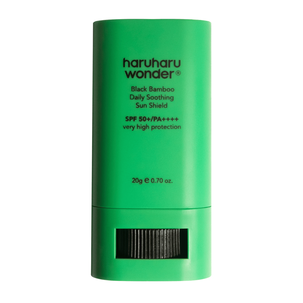 Haruharu Wonder Black Bamboo Daily Soothing Sun Shield – grønn solbeskyttelsesstift med SPF 50+ PA++++ og meget høy beskyttelse, vist forfra med vridfunksjon synlig i bunnen.
