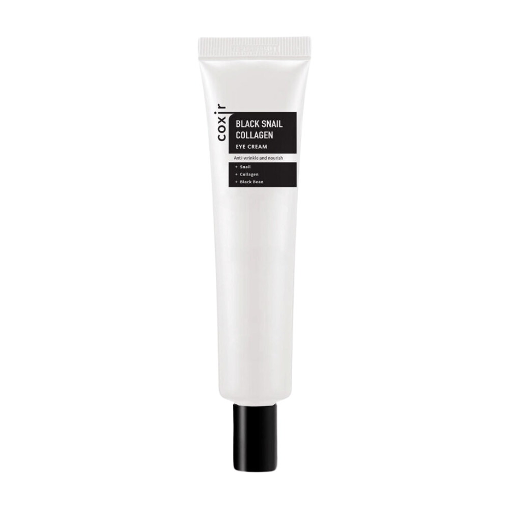 Bildet viser et rør av "Black Snail Collagen Eye Cream", en øyekrem som fremhever ingredienser som snegleslim, kollagen og svart bønne. Disse ingrediensene er kjent for sine anti-rynke og nærende egenskaper. Produktet er utformet for å fukte og pleie den sensitive huden rundt øynene.