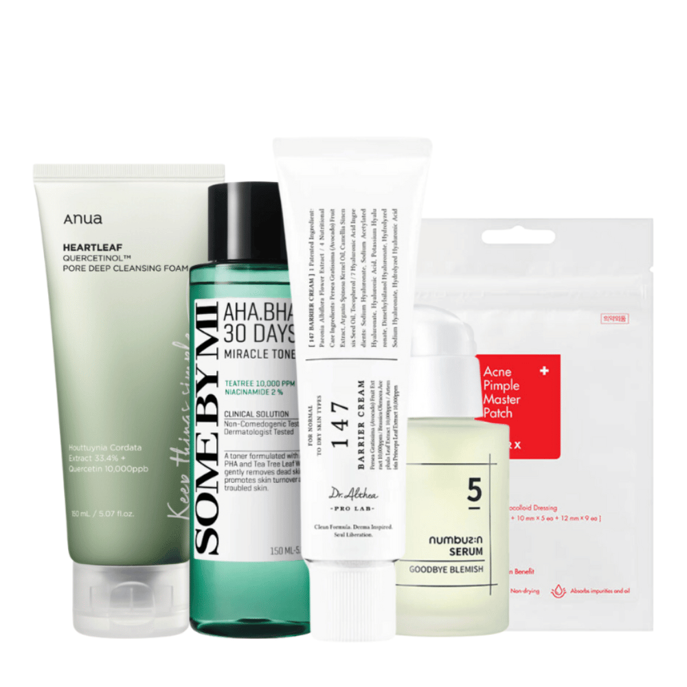
En samling hudpleieprodukter beregnet på å bekjempe urenheter og akne. Settet inneholder Anua Heartleaf Quercetin+ Pore Deep Cleansing Foam, SOME BY MI AHA.BHA.PHA 30 Days Miracle Toner, Dr. Althea Pro Lab 5 Numbuzin Serum, og Acne Pimple Master Patch. Disse produktene er spesielt formulert for å berolige, klarne og behandle problemhud, samt for å effektivt redusere synligheten av kviser og porer.