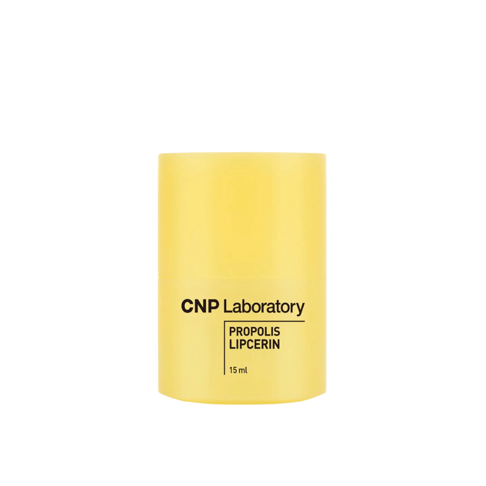 En gul tube av CNP Laboratory Propolis Lipcerin med enkel, ren design. Produktet inneholder 15 ml og er utformet for å gi intensiv fuktighet og pleie for leppene.