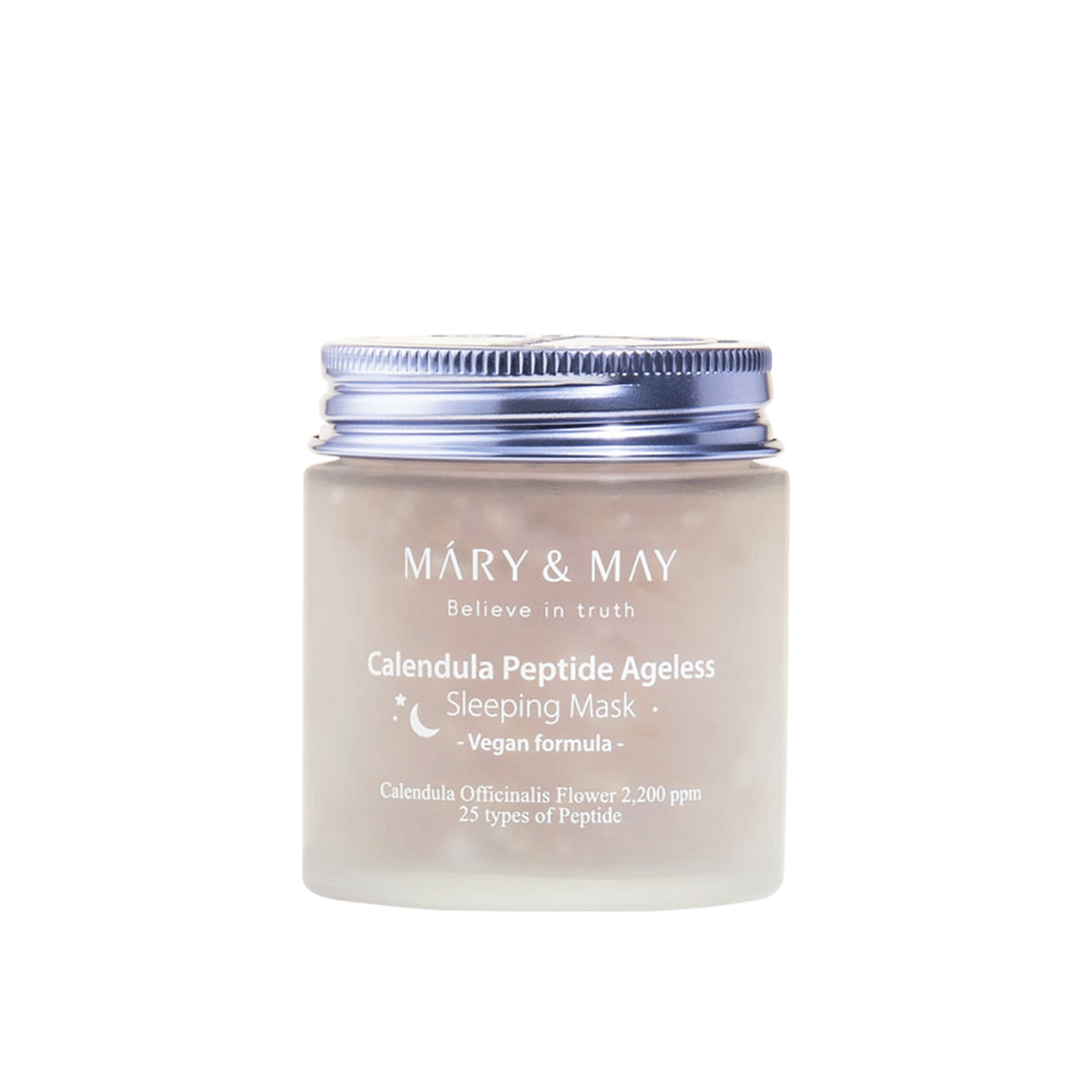 En boks med MARY & MAY Calendula Peptide Ageless Sleeping Mask. Boksen har et sølvfarget lokk og etikett med teksten "Calendula Peptide Ageless Sleeping Mask" og "Vegan formula". Produktet inneholder calendula og peptider for å gi huden et ungdommelig utseende om natten.