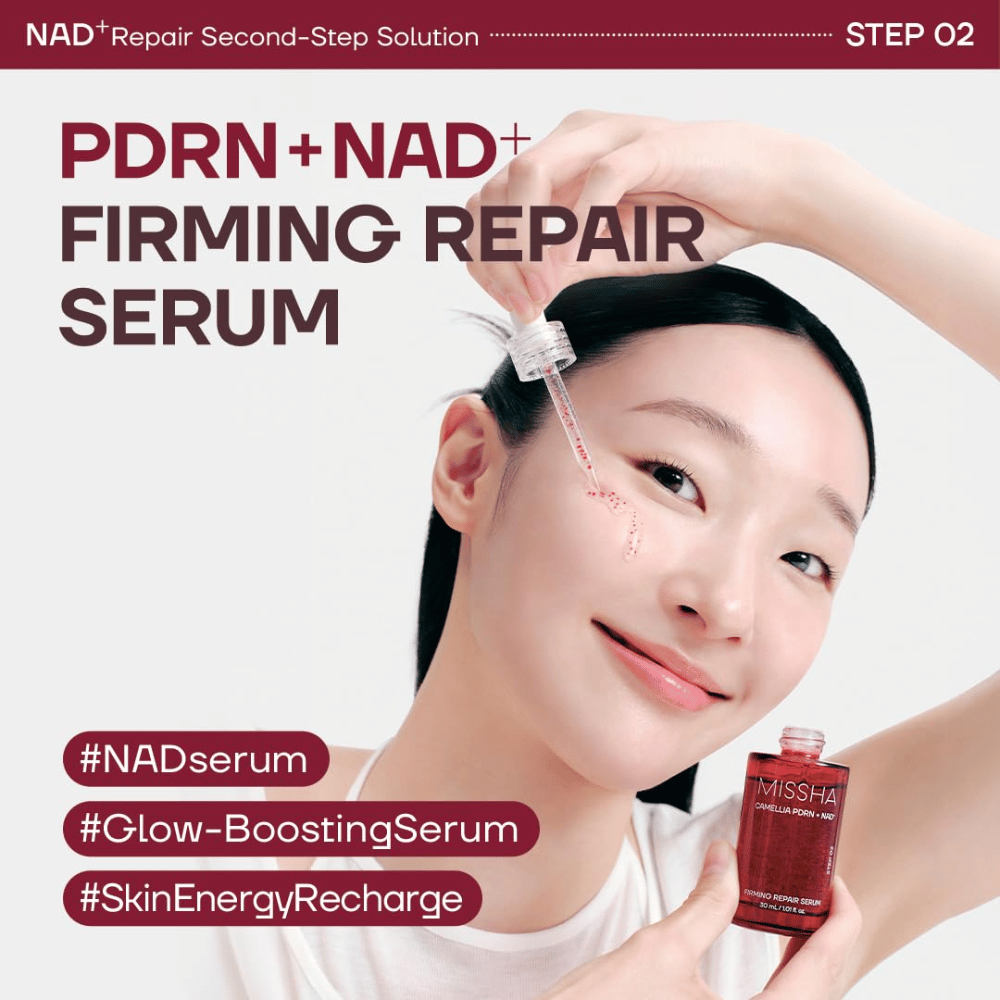 6. MISSHA Camellia PDRN NAD+ Firming Repair Serum – modell påfører fuktighetsgivende serum med pipette på kinnet for strålende hud