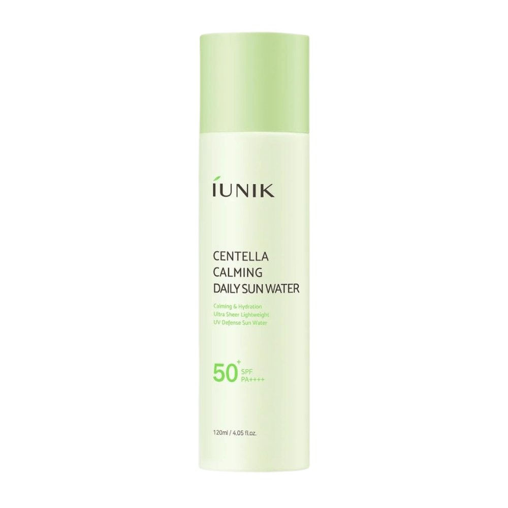 4. iUNIK Centella Calming Daily Sun Water SPF50+ PA++++ 120 ml – lett solbeskyttelse for ansiktet med centella asiatica i lysegrønn flaske mot hvit bakgrunn