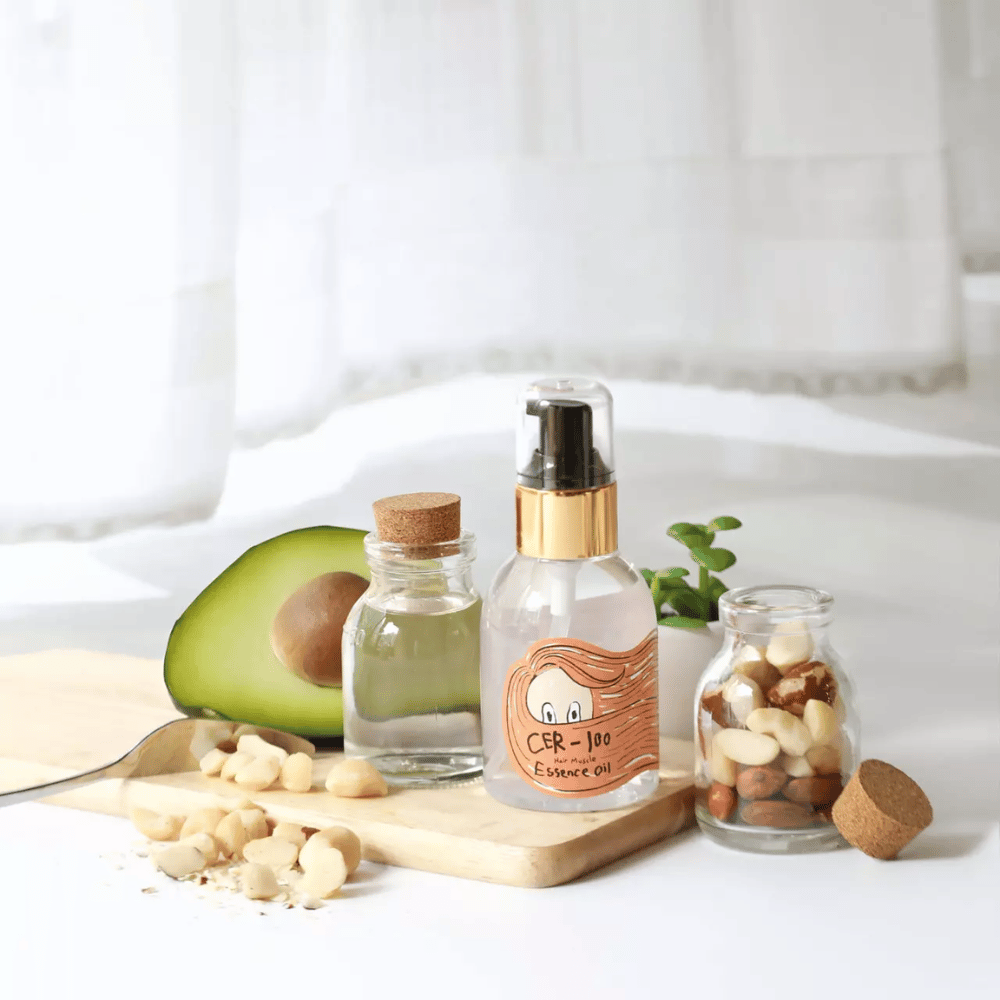 Elizavecca CER-100 Hair Muscle Essence Oil – koreansk hårolje med avokado og naturlige oljer som hjelper til med å tilføre fuktighet, styrke og gi glans til tørt og skadet hår.