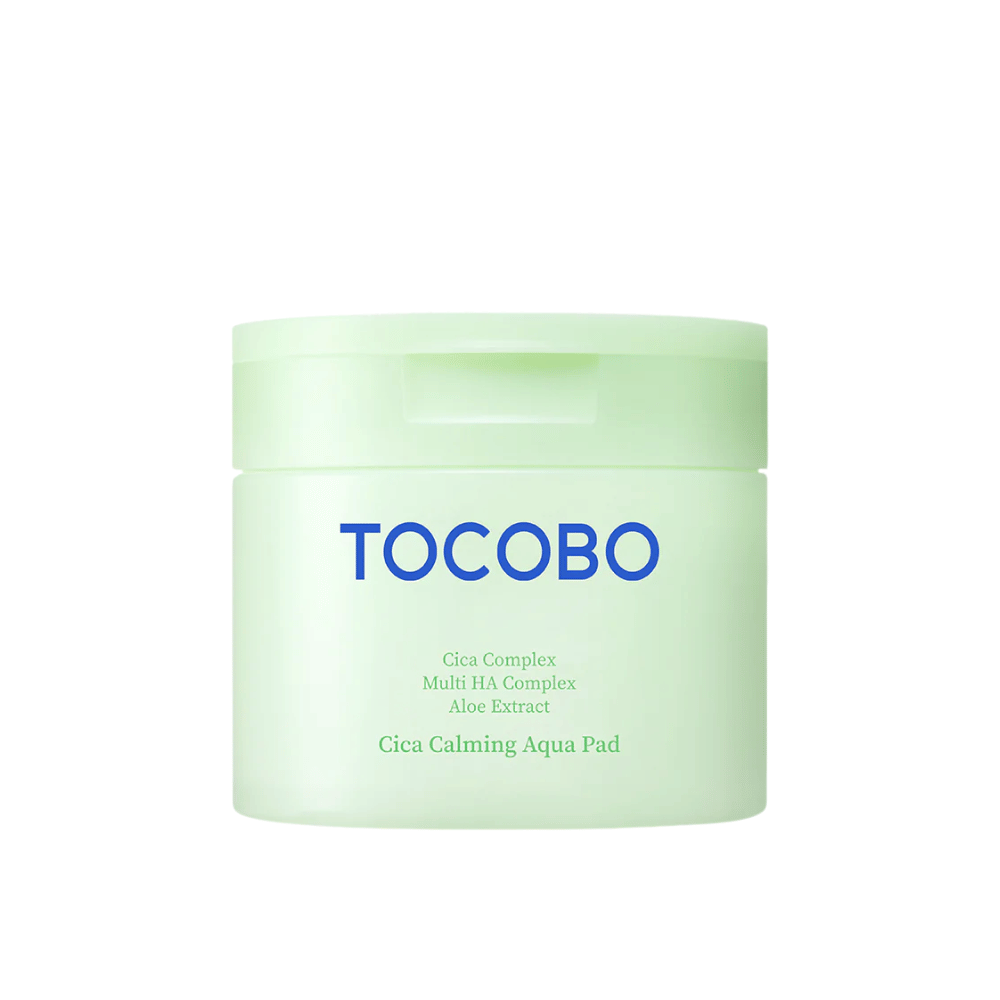 Produktbilde av TOCOBO Cica Calming Aqua Pad på hvit bakgrunn. Emballasjen vises tydelig med fokus på design og produktinformasjon.