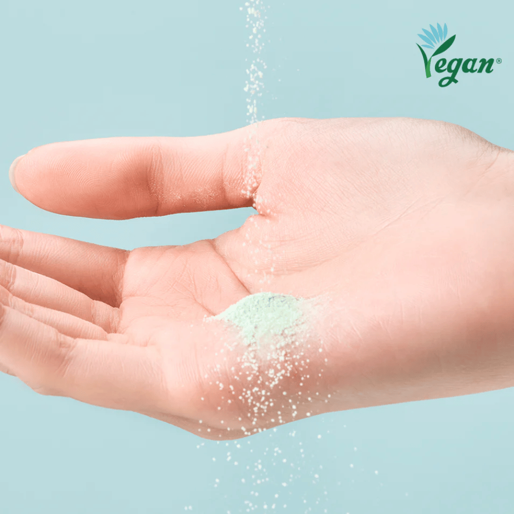 TOCOBO Cica Calming Powder Wash i pulverform som aktiveres med vann og renser huden skånsomt.