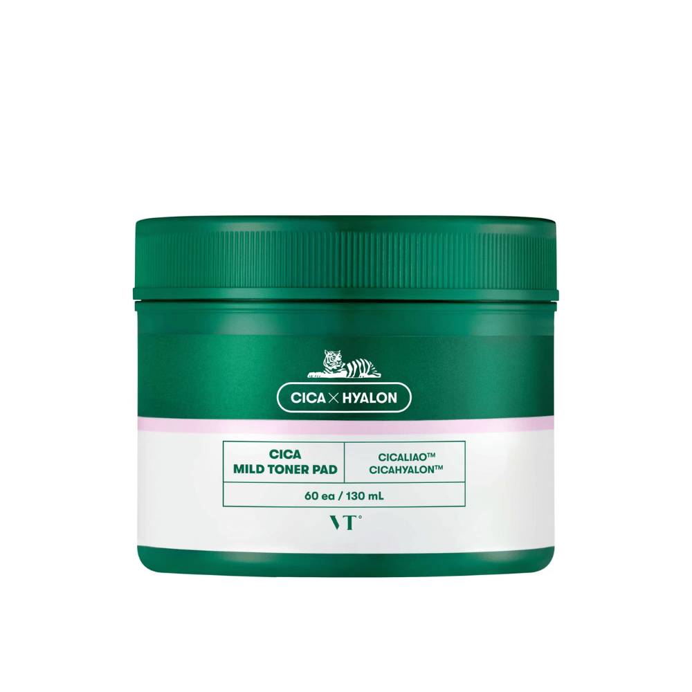 Grønn boks med VT Cica Mild Toner Pad, 60 stk pads/130 ml, med hvit og rosa etikett samt tigerlogo mot hvit bakgrunn.