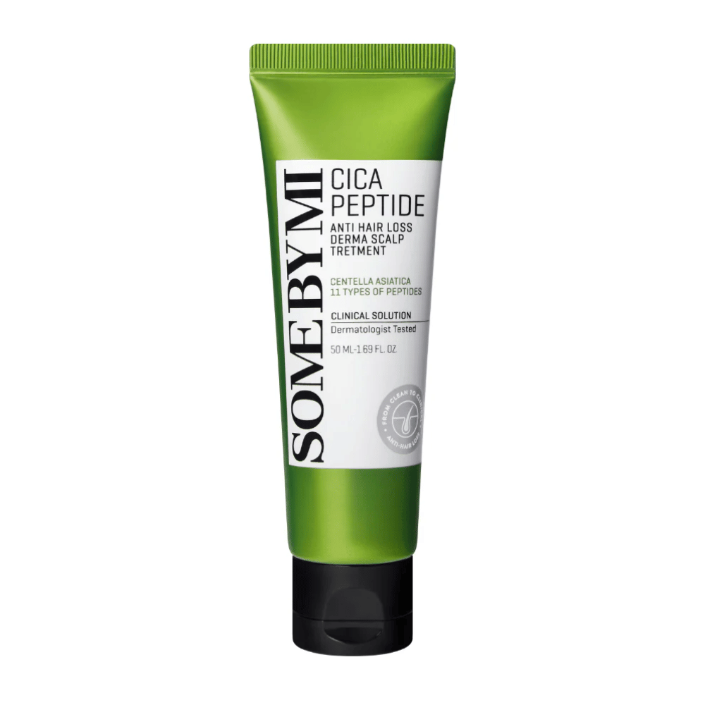 SOME BY MI Cica Peptide Anti Hair Loss Derma Scalp Treatment i grønn og hvit tube med svart lokk, produkt mot hårtap og for hodebunnspleie.