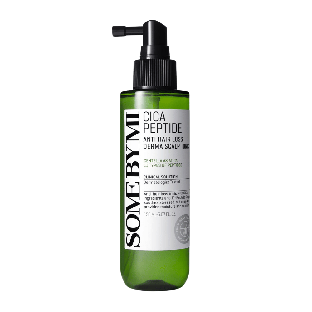 SOME BY MI Cica Peptide Anti Hair Loss Derma Scalp Tonic i grønn flaske med svart spraymunnstykke og hvit etikett, vist mot hvit bakgrunn.