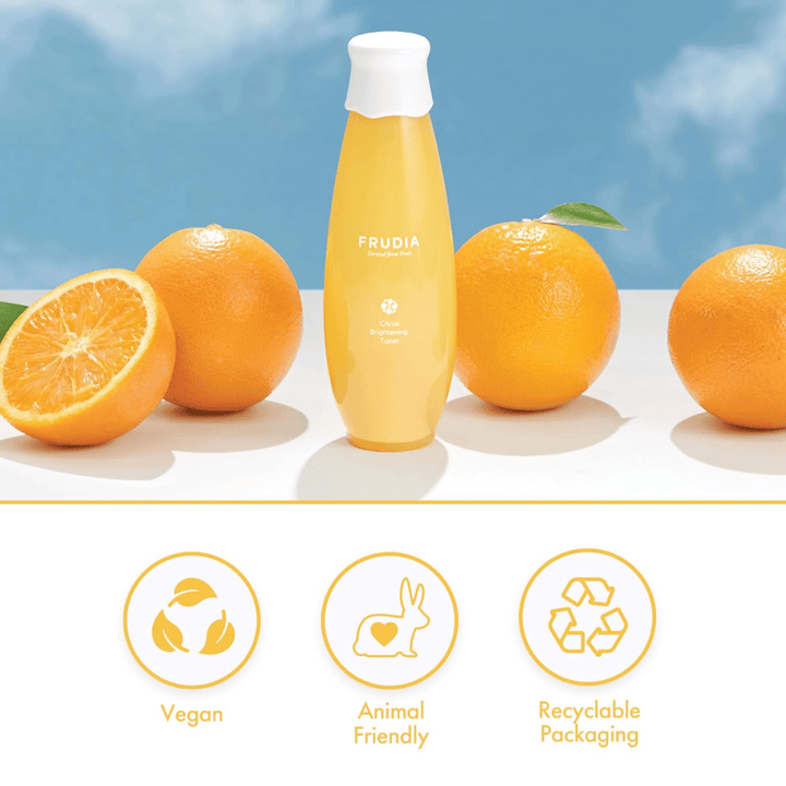 FRUDIA Citrus Brightening Toner med appelsiner – glansgivende koreansk toner med sitrus, vitamin C og fruktekstrakt som jevner ut hudtonen og gir naturlig glød.
