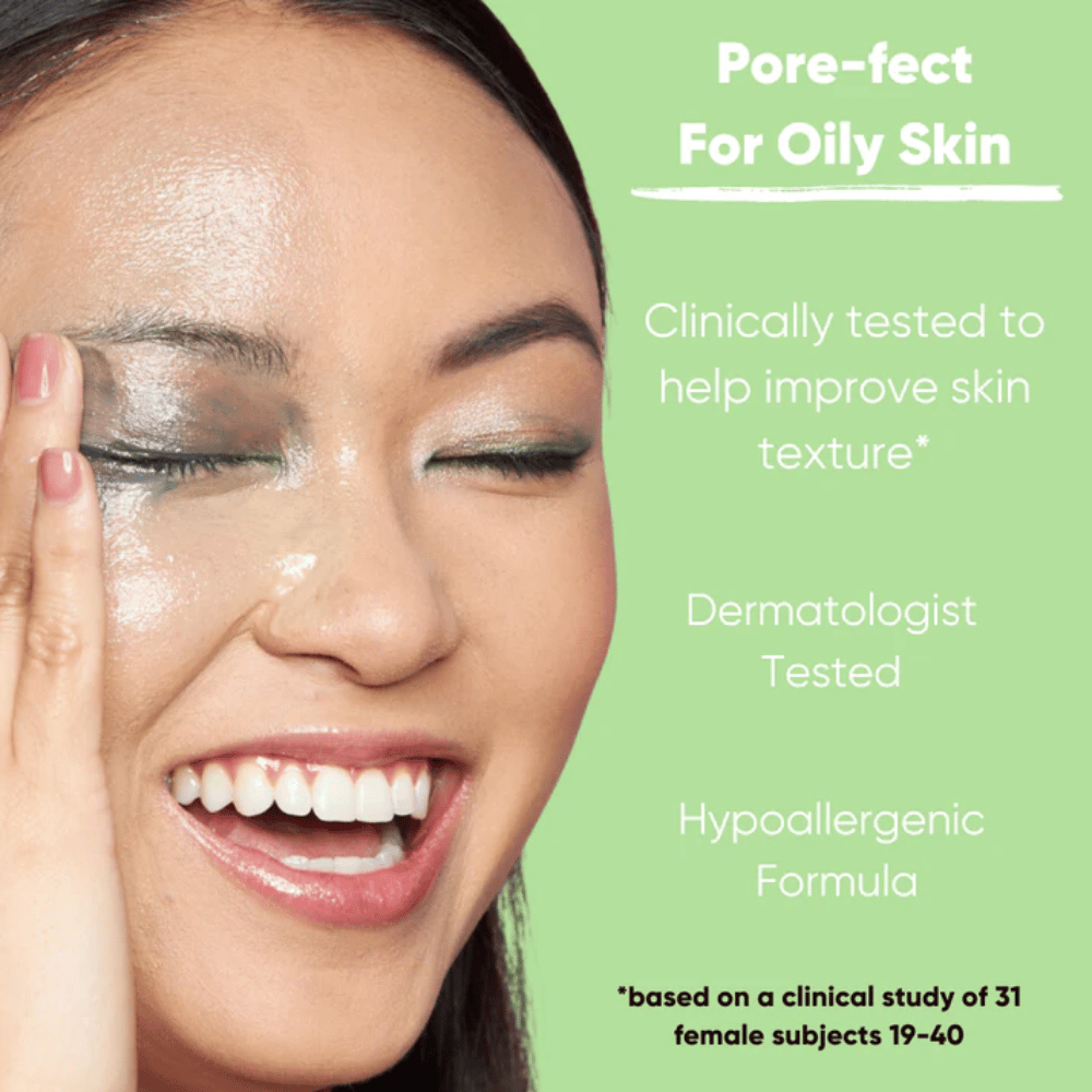 Modell med frisk hud som viser effekten av Clean It Zero Pore Clarifying Cleansing Balm, klinisk testet og hypoallergen formel som forbedrer hudens struktur og passer fet hud.