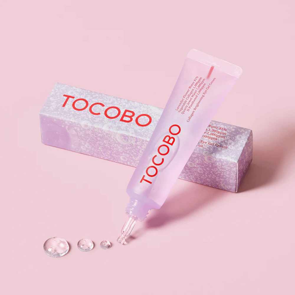Bildet viser et produkt fra TOCOBO, som er en "Collagen Brightening Eye Gel Cream". Emballasjen er rosa med en gjennomsiktig gel som kommer ut fra tuben. Produktet ser ut til å være ment for å lysne opp og gi fukt rundt øyeområdet.