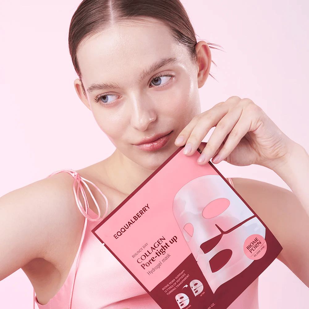 En kvinne holder en pakke med ansiktsmasken Collagen Pore-tight Up Hydrogel Mask foran seg, mens hun ser til siden med en naturlig, frisk hud.