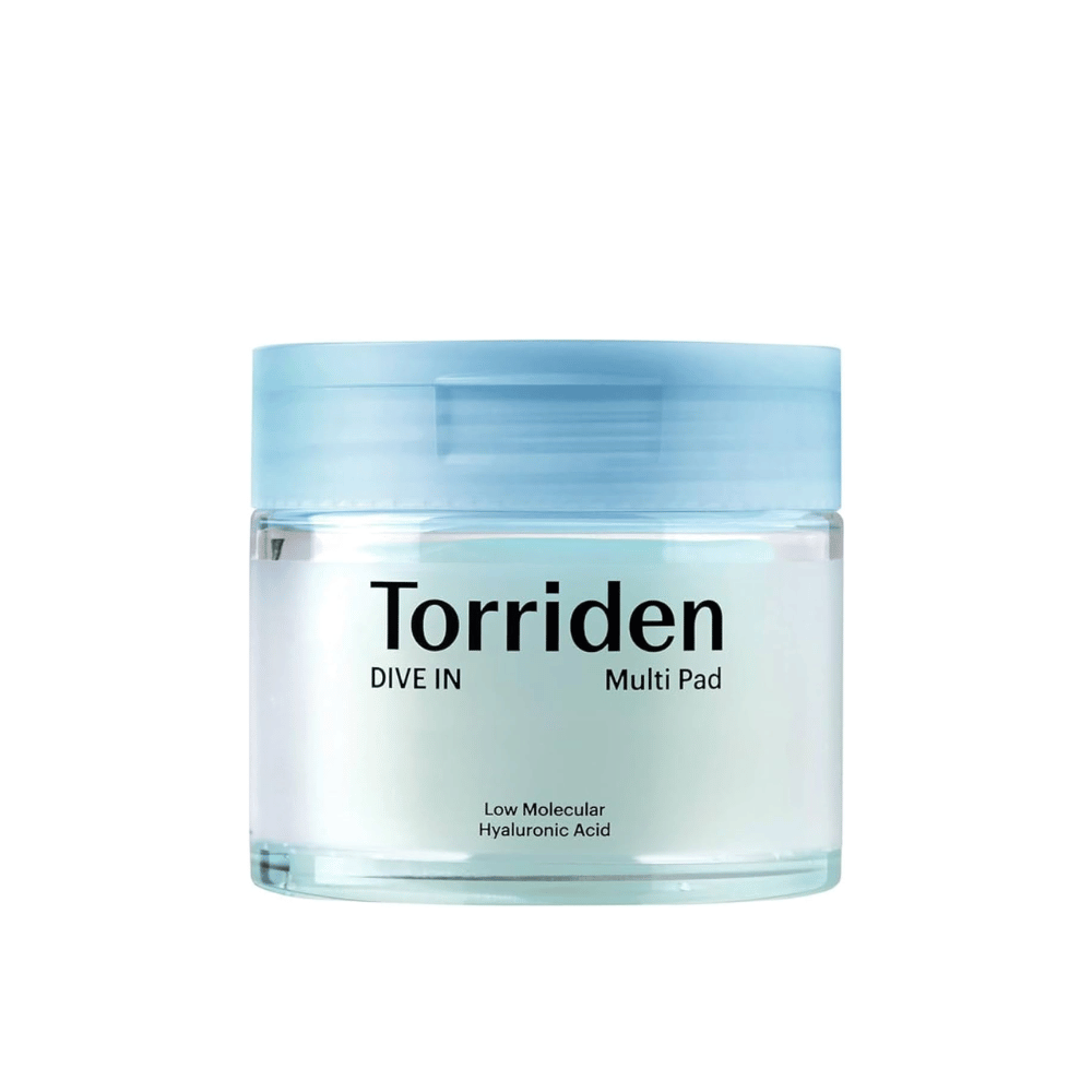 Transparent krukke med Torriden "DIVE IN Multi Pad", hyaluronsyre, mot hvit bakgrunn.