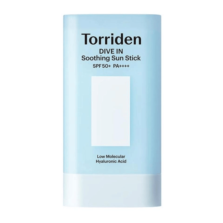 Torriden DIVE IN Soothing Sun Stick SPF50+ PA++++ med lavmolekylær hyaluronsyre i lyseblå emballasje mot nøytral bakgrunn.