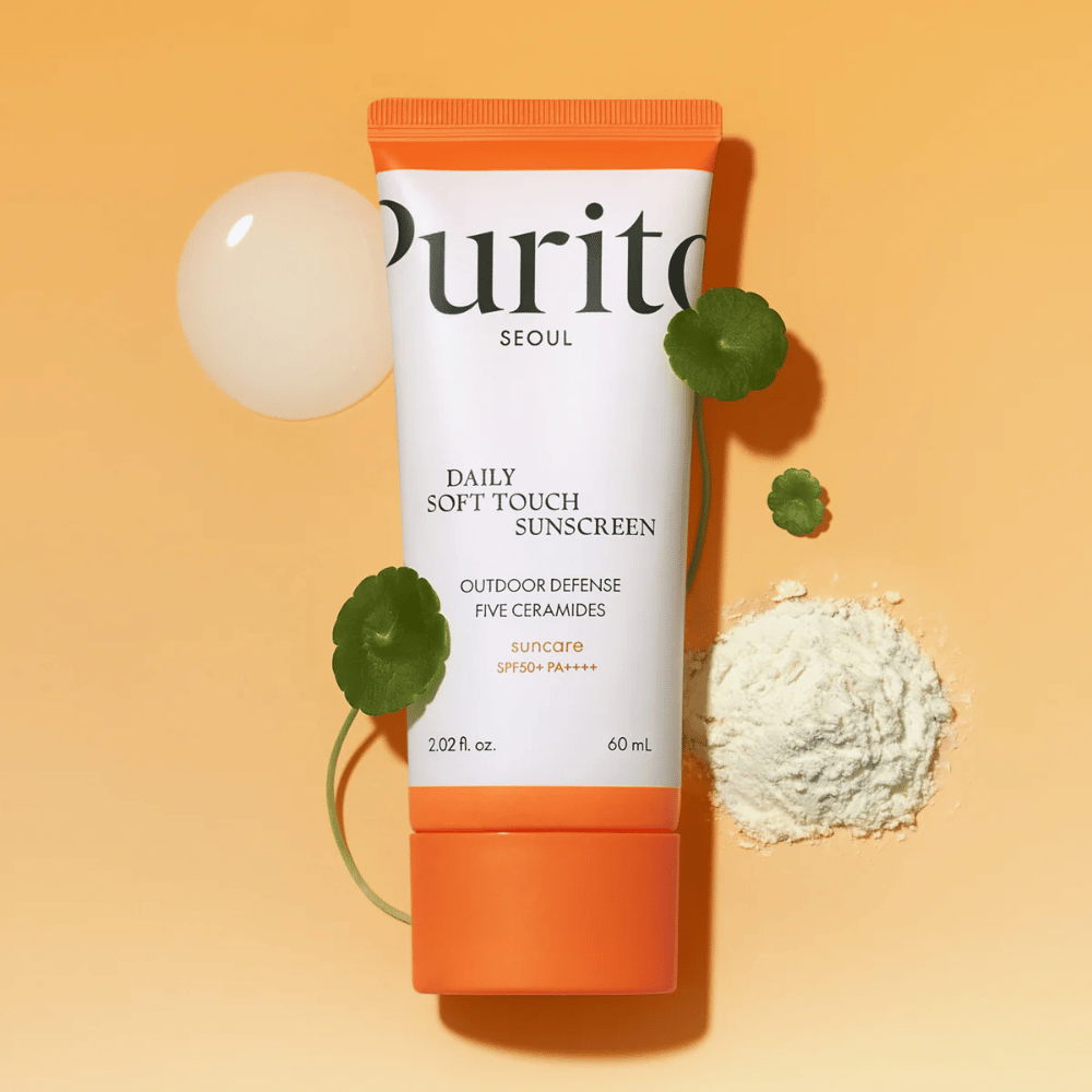 Purito Daily Soft Touch Sunscreen er en solkrem med SPF50+ PA++++ som beskytter huden effektivt mot UV-stråler. Inneholder fem ceramider for å styrke hudbarrieren og Centella Asiatica for beroligende effekt. Lett formel som absorberes raskt uten å føles klissete. Passer alle hudtyper, også sensitiv hud. Vegansk og cruelty-free.