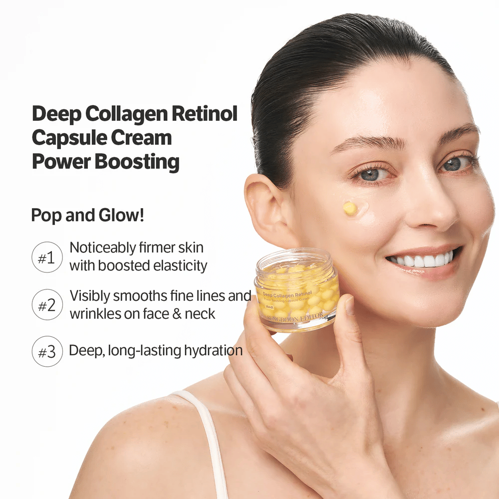 Smilende person påfører Sungboon Editor Deep Collagen Retinol Capsule Cream på kinnet. Krem som strammer opp huden og jevner ut linjer.