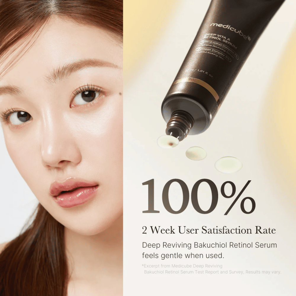 Reklamebilde for Medicube Deep Vita A Retinol Serum med et nærbilde av en kvinne, produkttuben og tekst som viser 100% brukertilfredshet etter to uker.