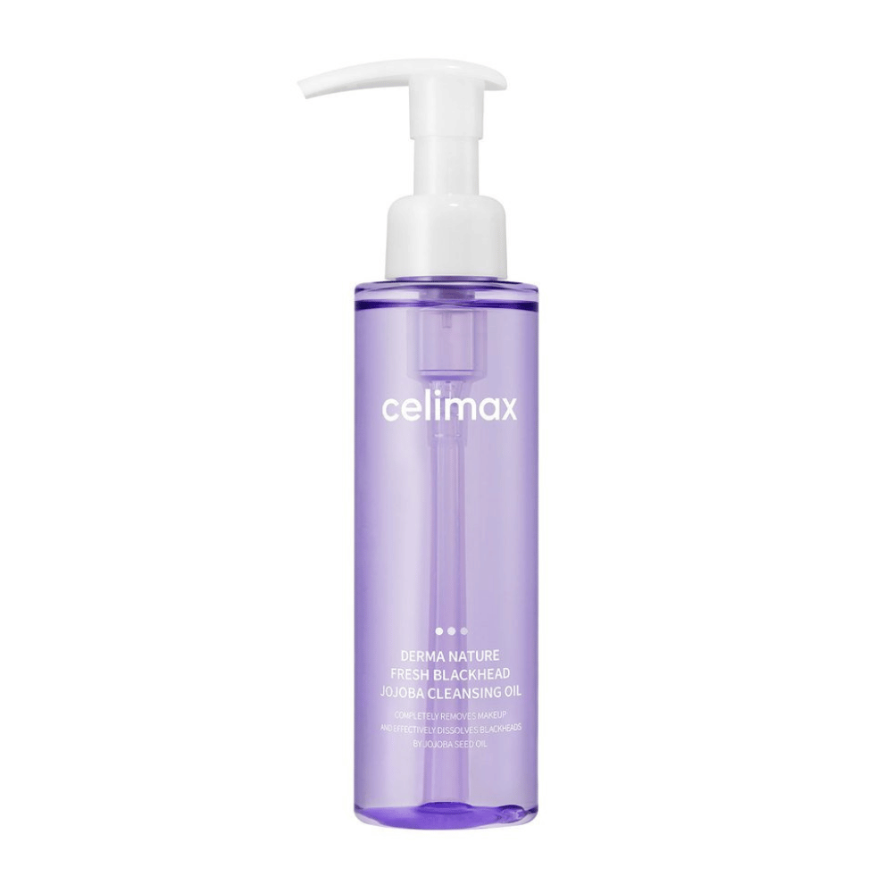 Flaske av Celimax Derma Nature Fresh Blackhead Jojoba Cleansing Oil i gjennomsiktig lilla emballasje med hvit pumpe, mot hvit bakgrunn.