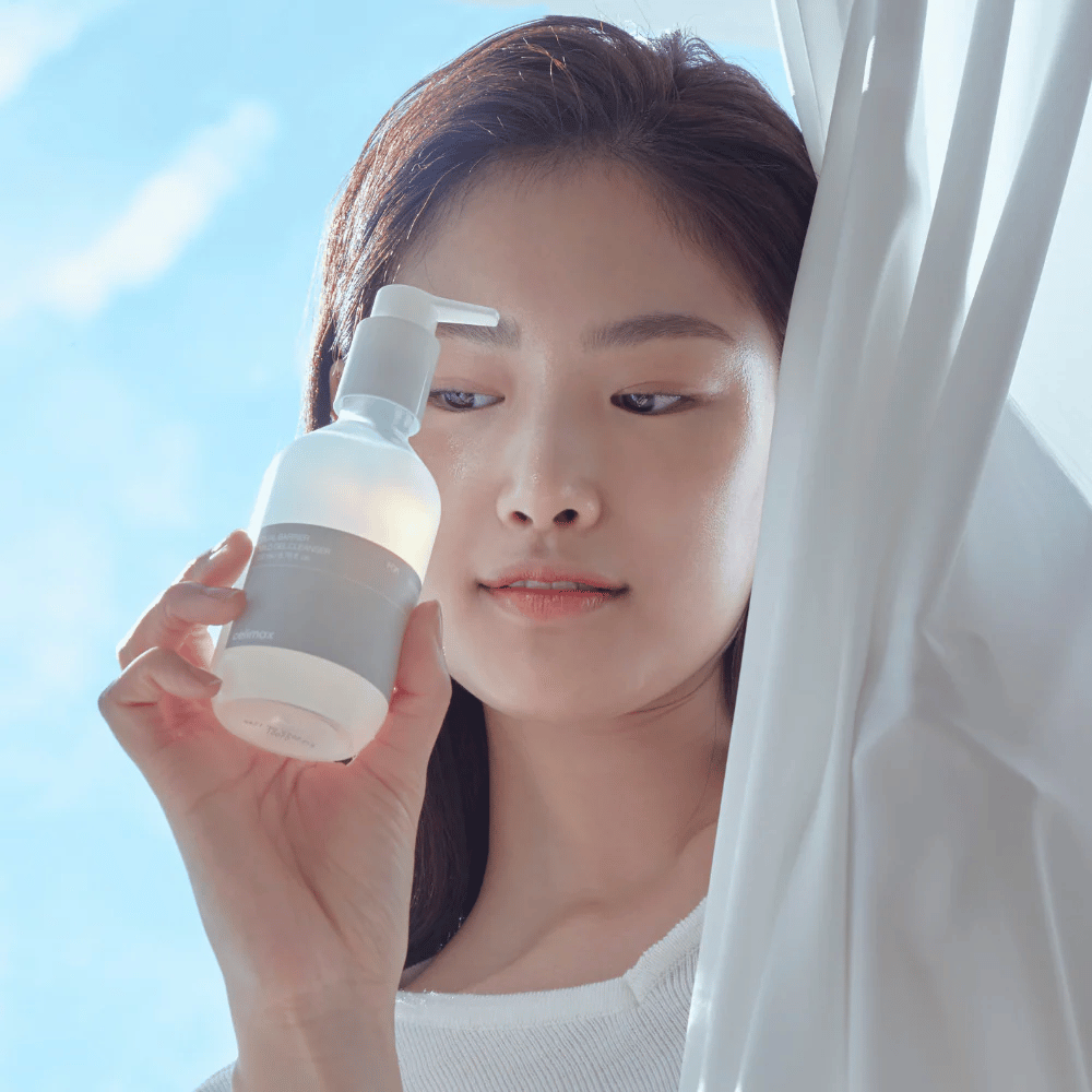 Celimax Dual Barrier Mild Gel Cleanser i bruk – mild koreansk ansiktsrens som styrker hudbarrieren og passer sensitiv hud.