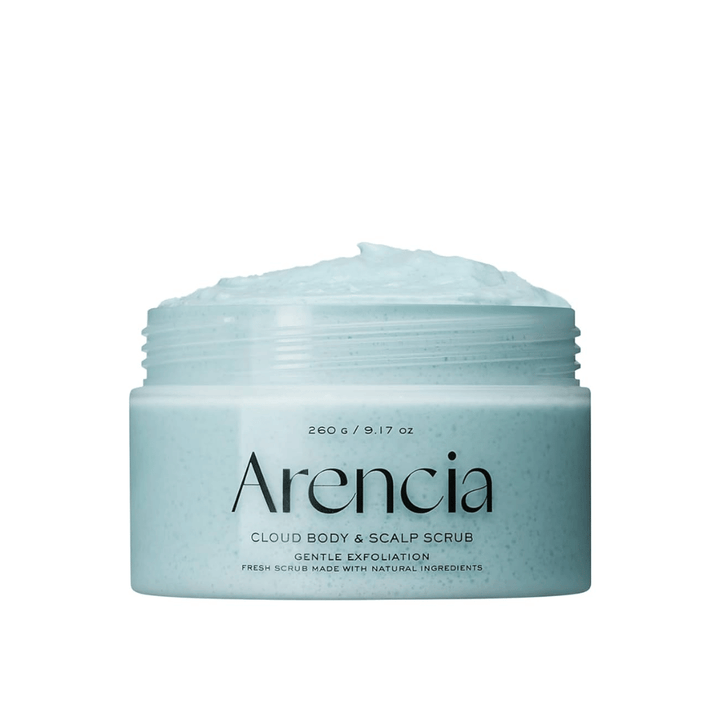 Arencia Fresh Cloud Scrub French Mint & Lily på hvit bakgrunn. Forfriskende kroppsskrubb og hodebunnsskrubb som eksfolierer skånsomt og gir en avkjølende, myk hudfølelse.