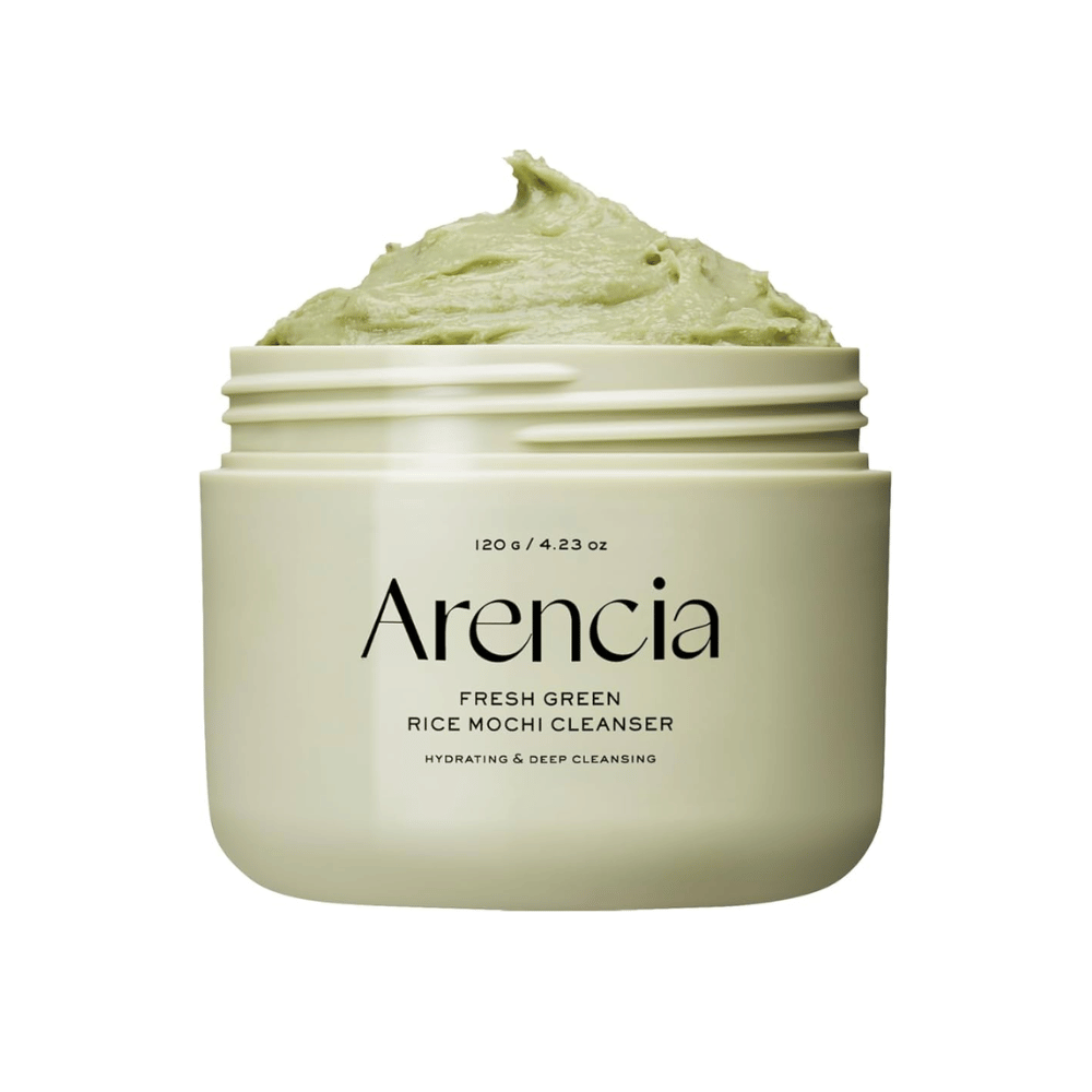 Åpen krukke med Arencia Fresh Green Rice Mochi Cleanser 120g, en grønn kremaktig rens med teksten "Hydrating & Deep Cleansing" på emballasjen.