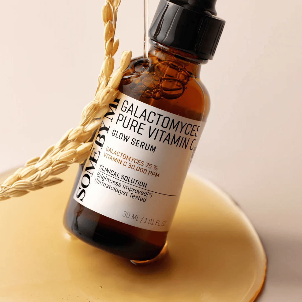Some By Mi Galactomyces Pure Vitamin C Glow Serum er en kraftfull løsning for å forbedre hudens glød og jevnhet. Med 75 % galactomyces-ekstrakt og 30 000 ppm vitamin C gir dette serumet intensiv lysning og fuktighet.