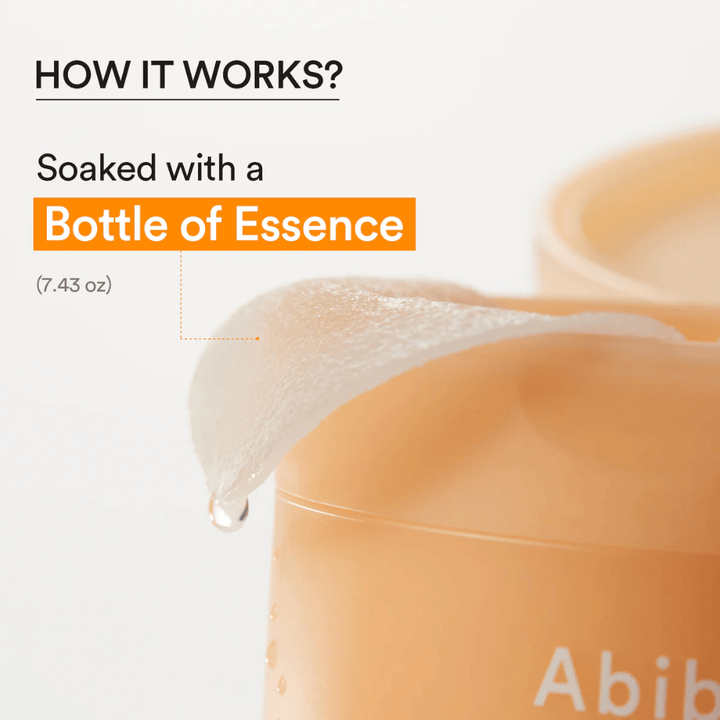 Nærbilde av fuktighetsgivende toner pad gjennomtrukket av essens fra Abib Glutathiosome Dark Spot Pad Vita Touch.