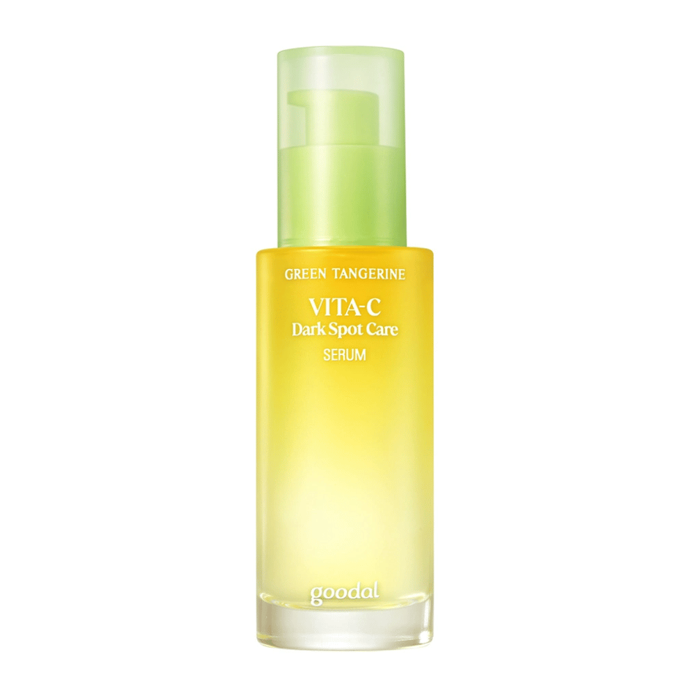 En flaske Green Tangerine Vita C Dark Spot Care Serum 40ml fra Goodal for hyperpigmentering på hvit bakgrunn.