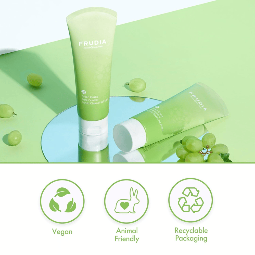 FRUDIA Green Grape Pore Control Scrub Cleansing Foam – vegansk og cruelty-free ansiktsrens med resirkulerbar emballasje, utviklet for effektiv porpleie.