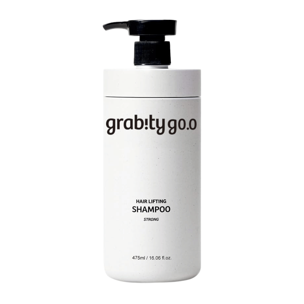 Grabity g0.0 Hair Lifting Shampoo Strong i stilren hvit pumpeflaske på hvit bakgrunn, utviklet for å gi volum, styrke og et fyldigere hårinntrykk.