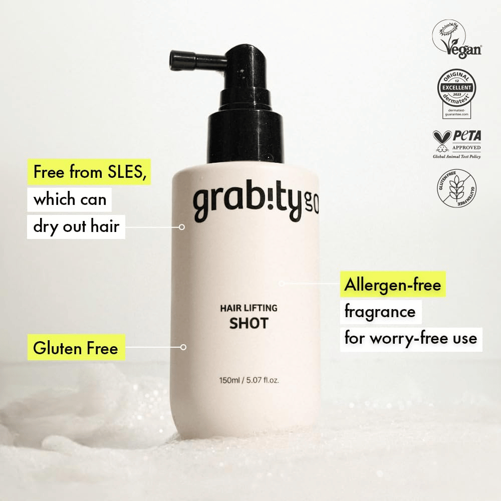Grabity Hair Lifting Shot i hvit sprayflaske med informasjon om vegansk formel, PETA-godkjenning, SLES-fri sammensetning, glutenfri formel og allergenfri duft for skånsom hårpleie.