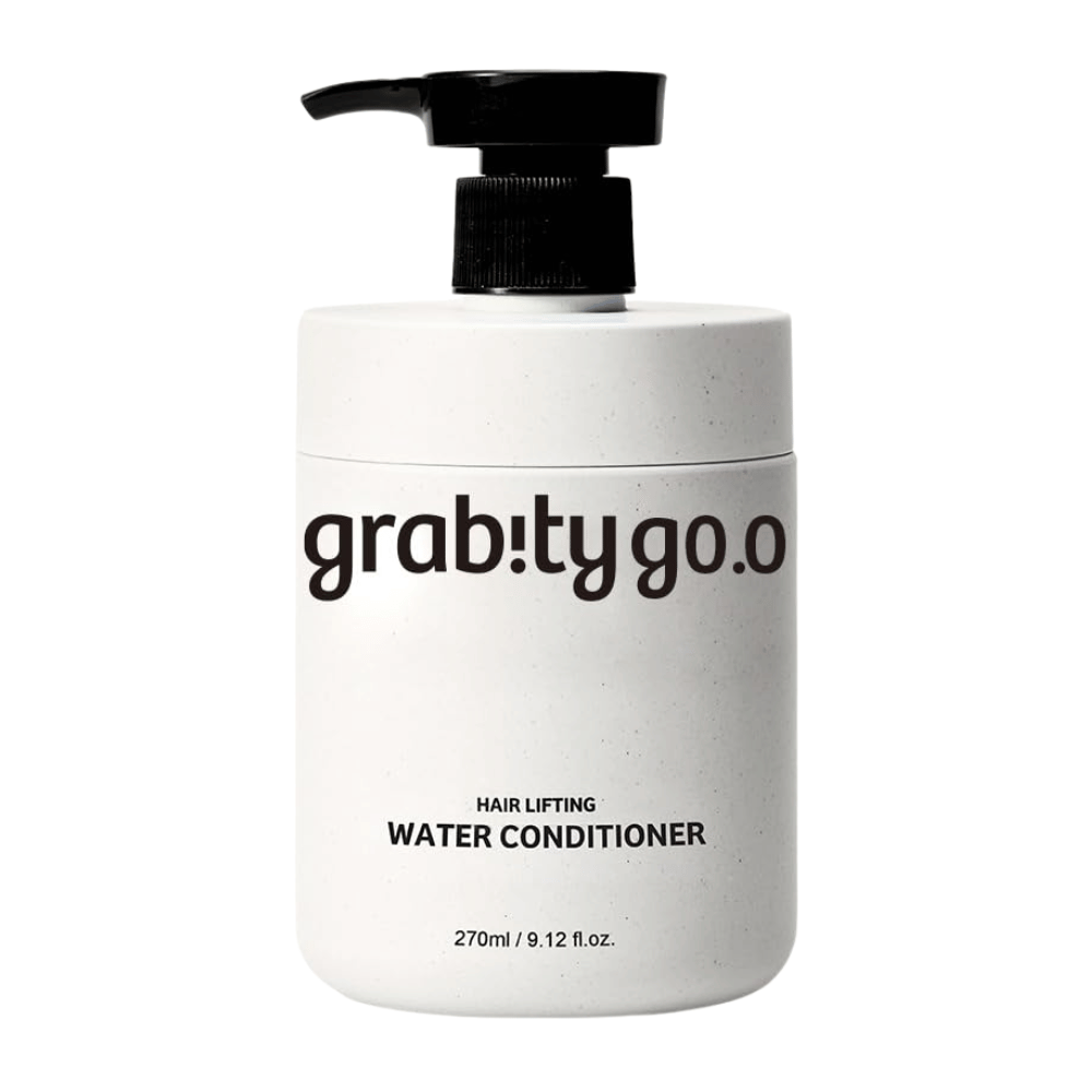 Grabity Hair Lifting Water Conditioner i stilren hvit pumpeflaske på lys bakgrunn. En volumgivende hårbalsamformel utviklet for å gi mykhet, glans og et fyldigere hårinntrykk.